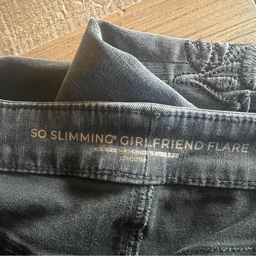 Chicos so slimming size 2.5 or 14

Girlfriend flair, embroidered jeans - Picture 4 of 5